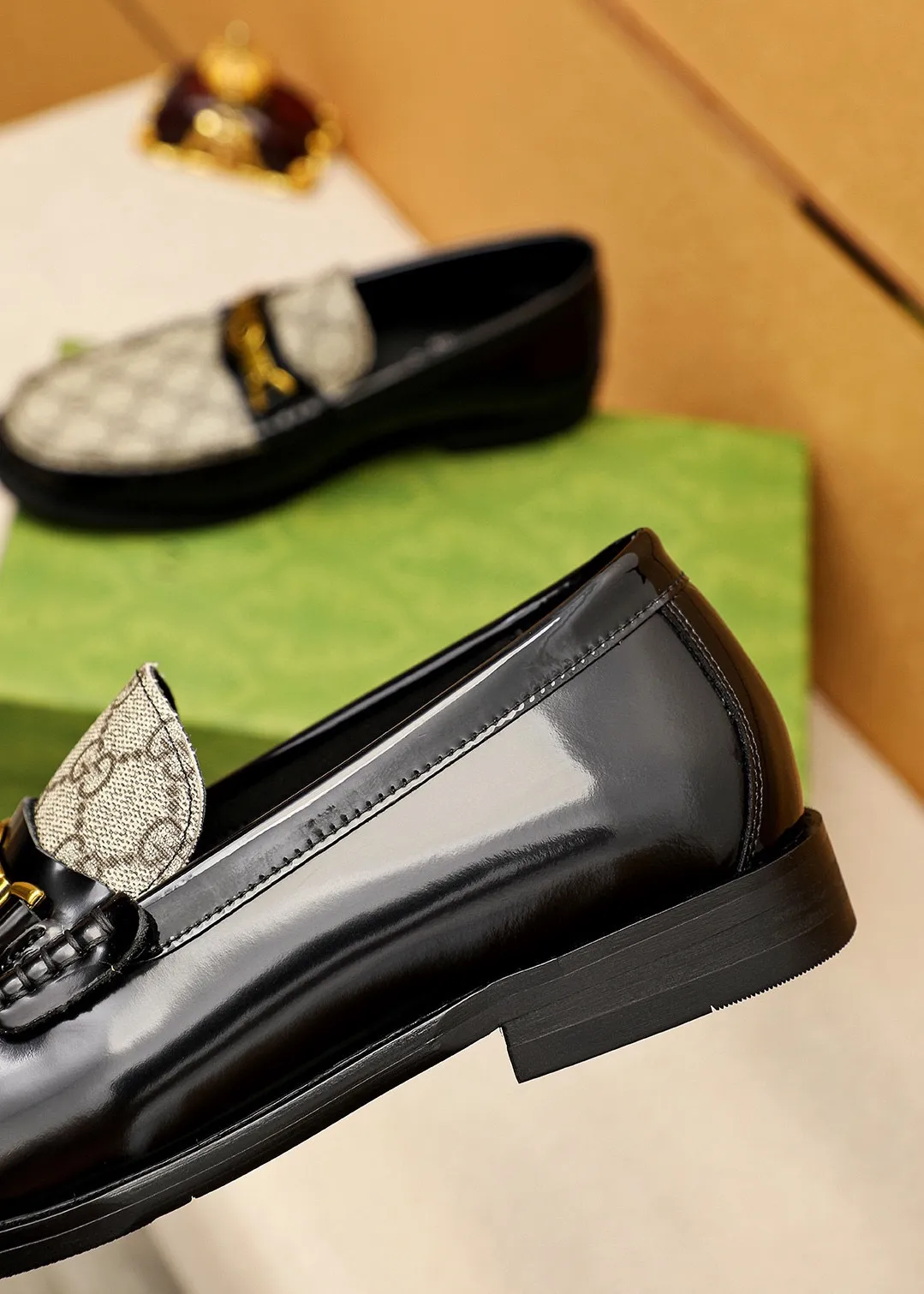 Men's shoes 💰460 💐 Product trademark: GUCCI "Gucci" casual leather shoes Regular size: 38-44 (45🉑️customized) Product materials: Selected imported first-layer open-edge beaded cowhide leather upper + luxury hardware buckle, imported water-dyed cowhide leather lining. Strong three-dimensional visual effect, original combination outsole Color: 4⃣️colors available